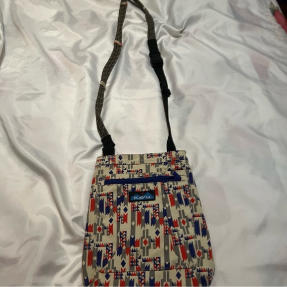 Kavu Red and Blue Crossbody Bag Vibrant Design - Picture 2 of 12